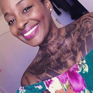 Meet your Posher, Dominique